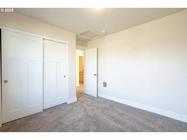 $389,900 | 115 East Jersey Street, Gladstone, OR 97027