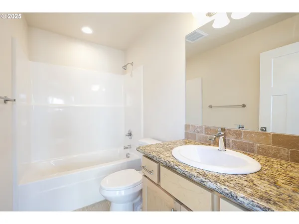 $389,900 | 115 East Jersey Street, Gladstone, OR 97027