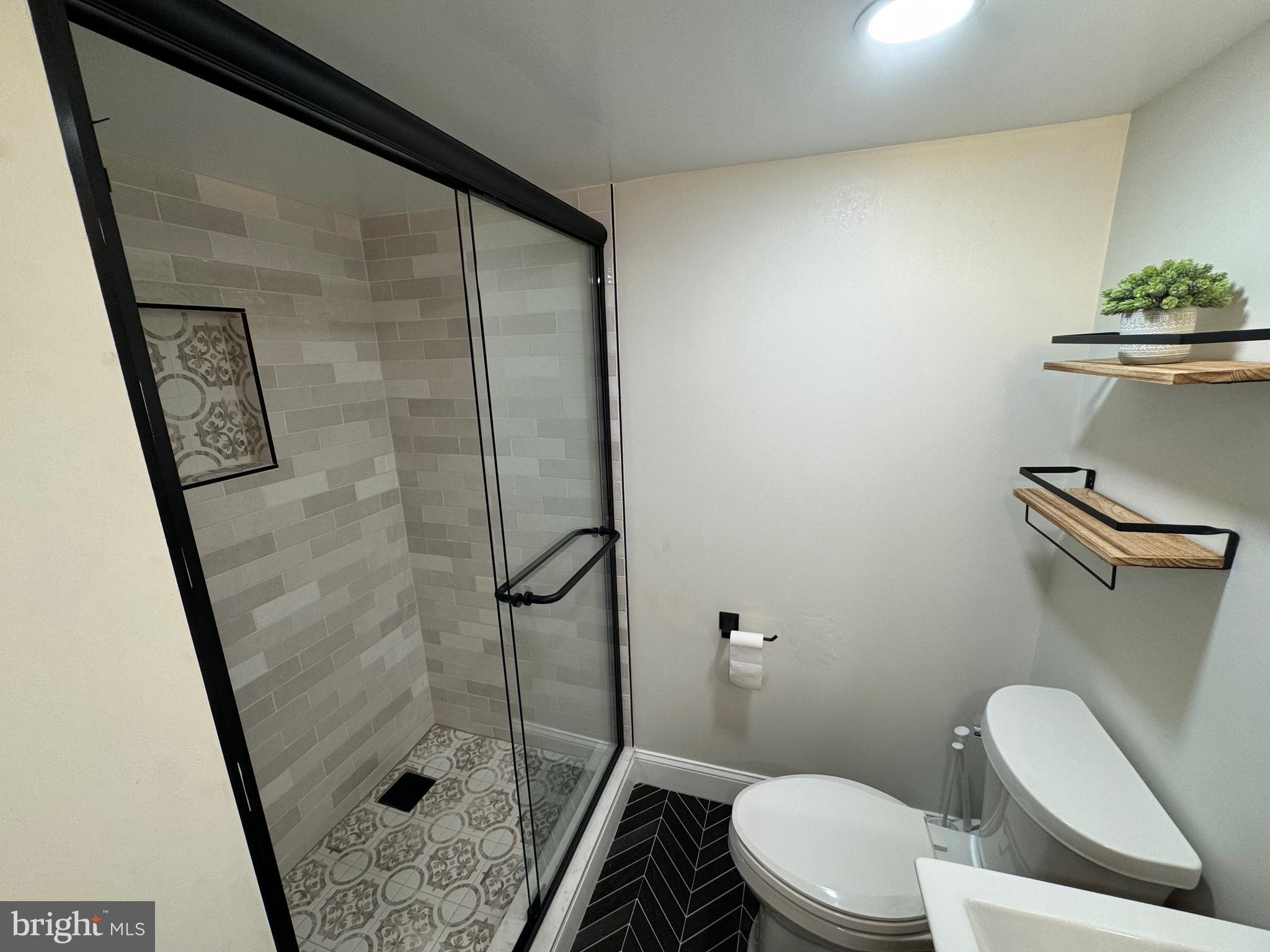 10601 Meadowhill Road Silver Spring, MD 20901 - Photo 23 of 33 a bathroom with a toilet and a shower