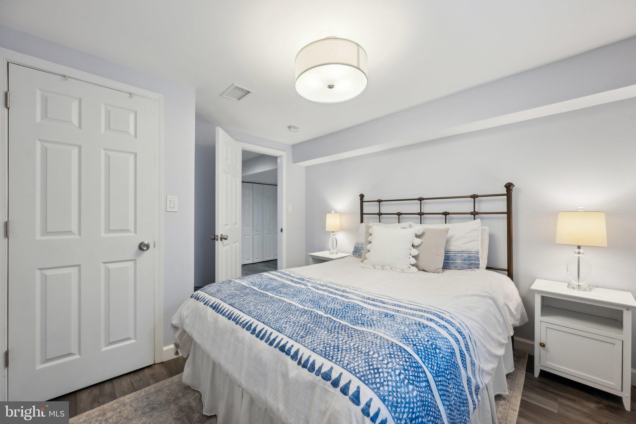 10601 Meadowhill Road Silver Spring, MD 20901 - Photo 25 of 33 a bedroom with a bed and a lamp