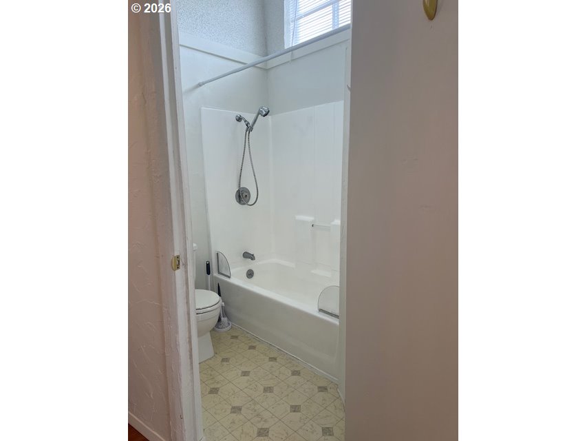 195 17th Street Southeast Bandon, OR 97411 - Photo 9 of 13