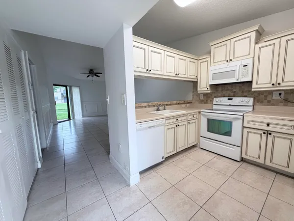 $1,800 | 9919 Nob Hill Court, Unit 9919, Sunrise, FL 33351