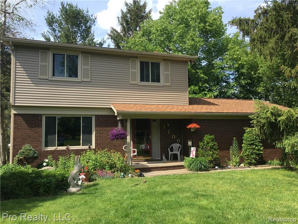1700 Middle Road Highland, MI 48357 - Photo 2 of 40 IMG_3814.JPG