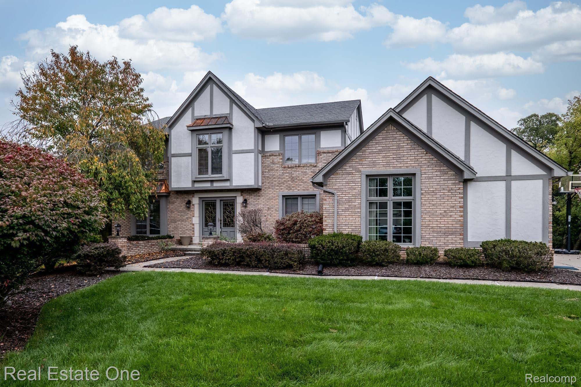 1913 Ridgefield Court Rochester, MI 48306 - Photo 1 of 57 1913 Ridgefield (1 of 57).jpg