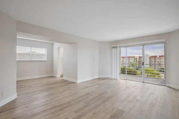 $170,000 | 3590 Via Poinciana, Unit 501, Lake Worth, FL 33467