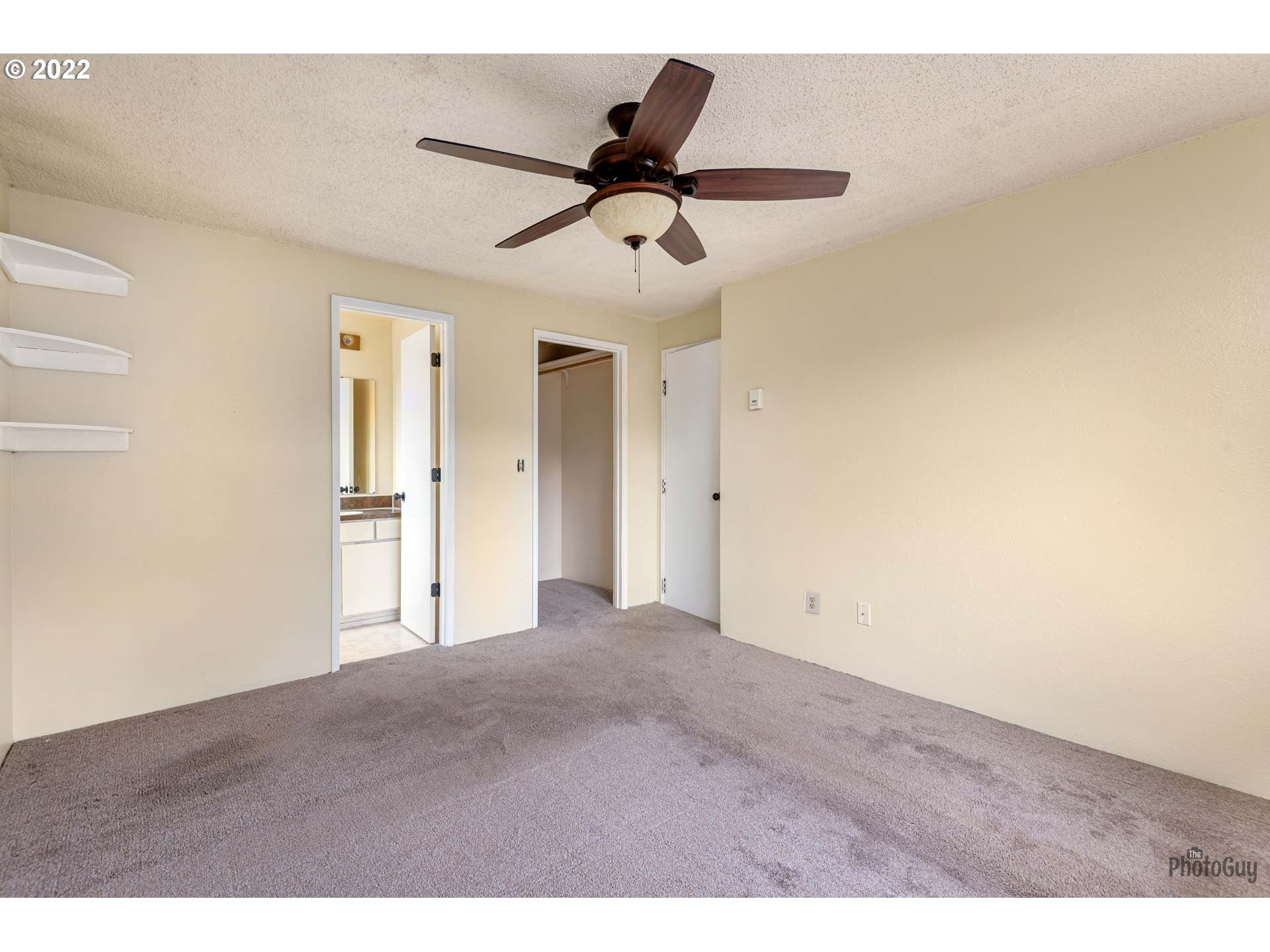 529 Sandstone Way Eugene, OR 97402 - Photo 13 of 19 a view of empty room with ceiling fan