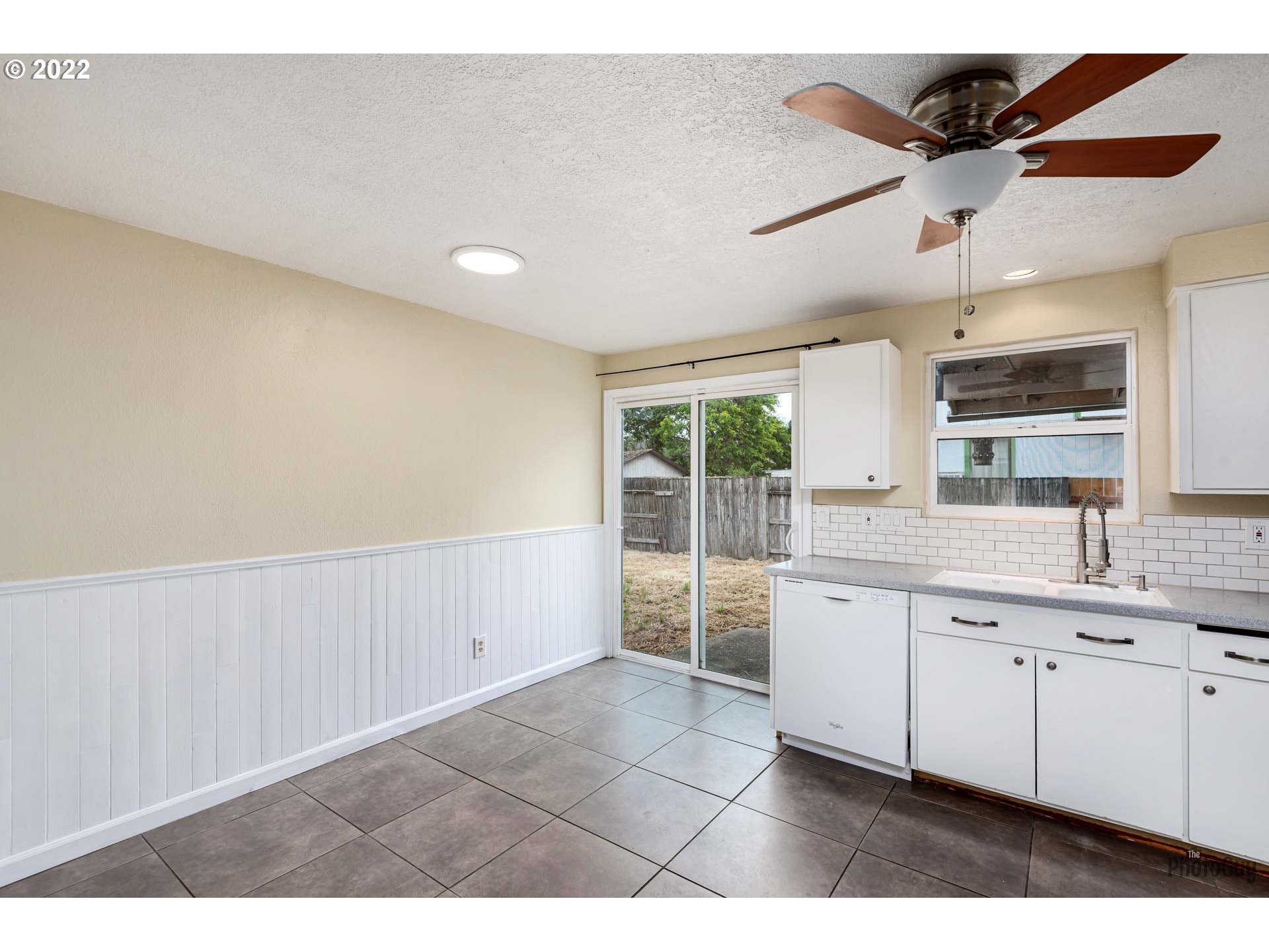 529 Sandstone Way Eugene, OR 97402 - Photo 10 of 19 a bathroom with a double vanity sink and mirror