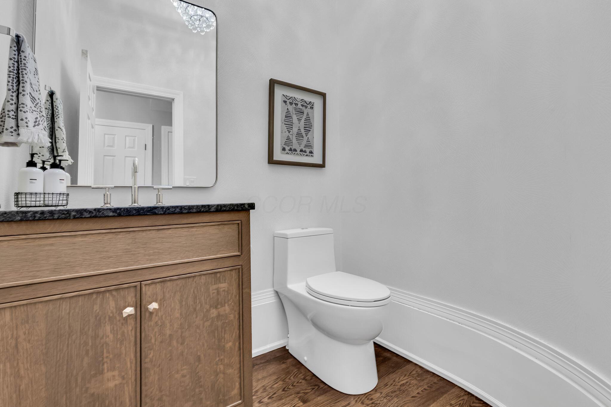 3908 James River Road New Albany, OH 43054 - Photo 18 of 47 Powder Room