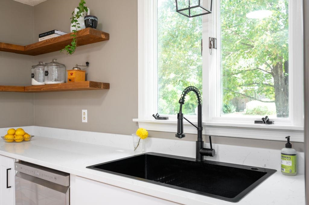 2 Field Road Derry, NH 03038 - Photo 7 of 41