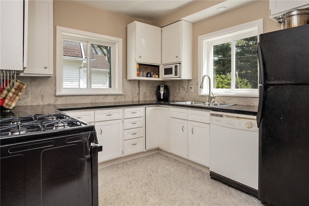 171 Harding Road Rochester, NY 14612 - Photo 9 of 23