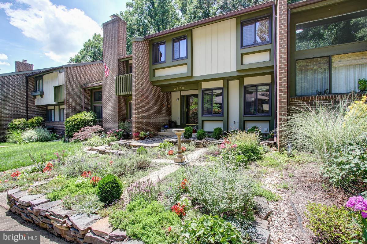 2170 Glencourse Lane Reston, VA 20191 - Photo 2 of 29 Stunning Garden shows pride of ownership!