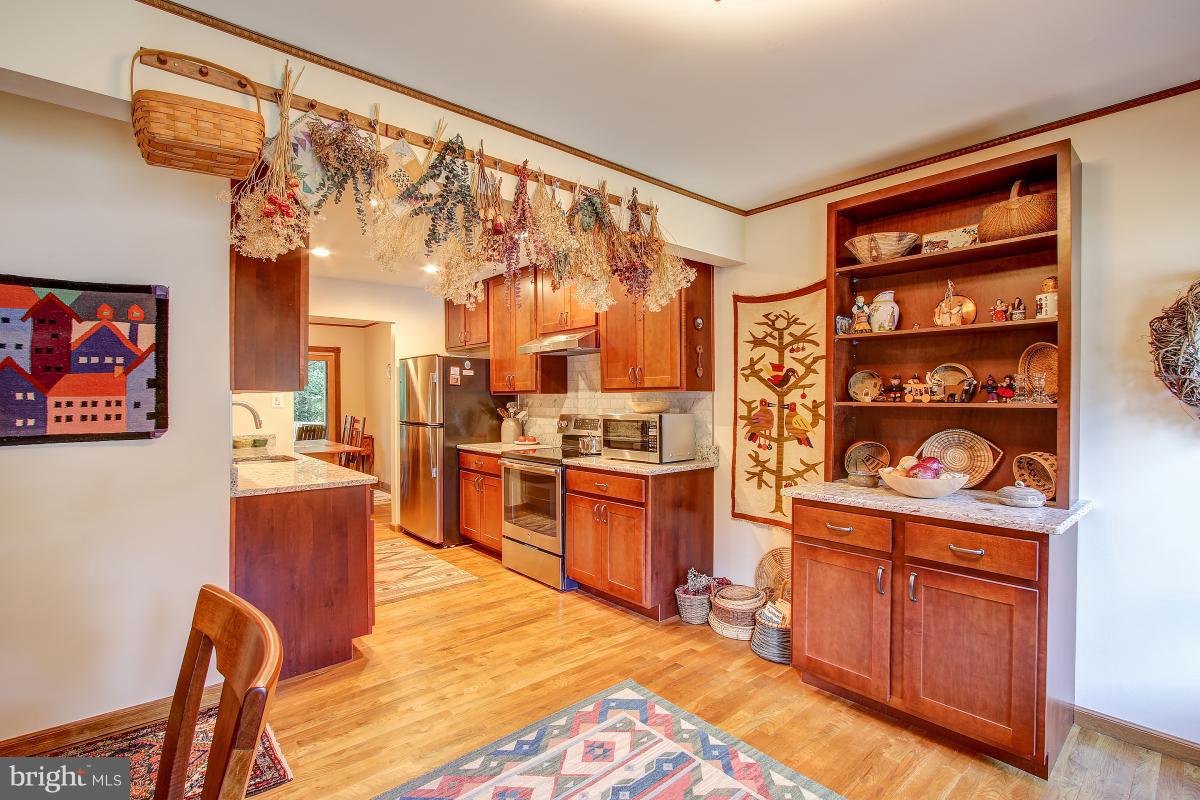 2170 Glencourse Lane Reston, VA 20191 - Photo 11 of 29 Built-in Cabinetry in Breakfast Room