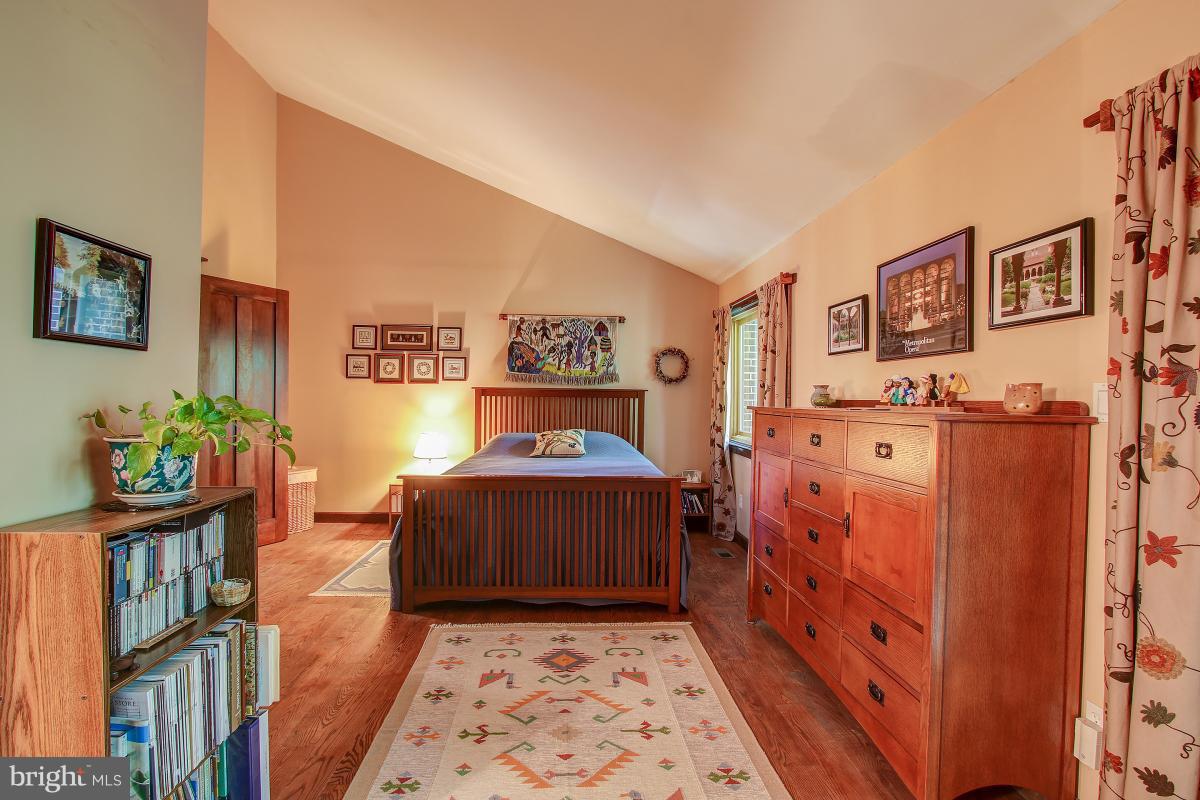 2170 Glencourse Lane Reston, VA 20191 - Photo 17 of 29 Vaulted ceilings in Owners Bedroom