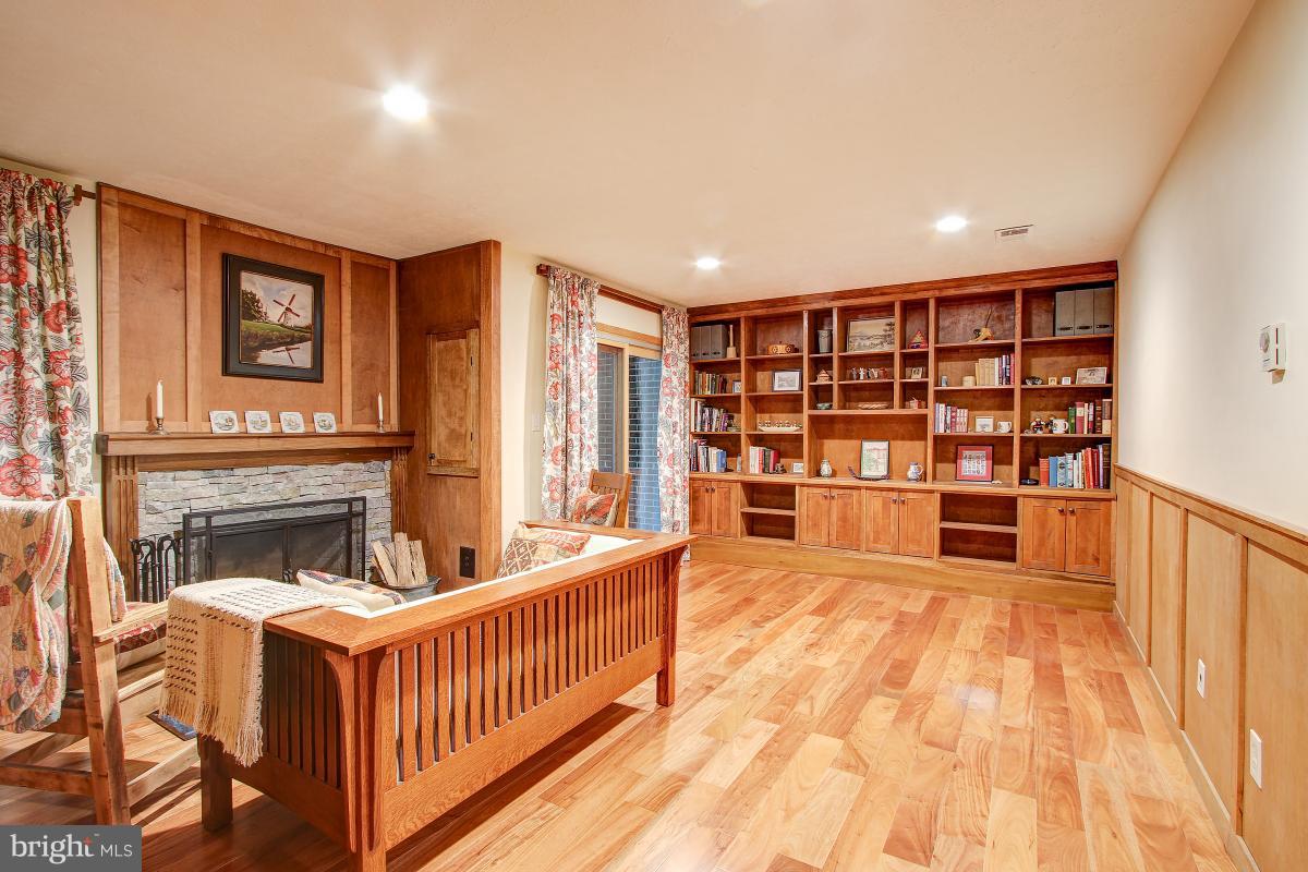 2170 Glencourse Lane Reston, VA 20191 - Photo 24 of 29 Custom moulding, FP, Built-In's