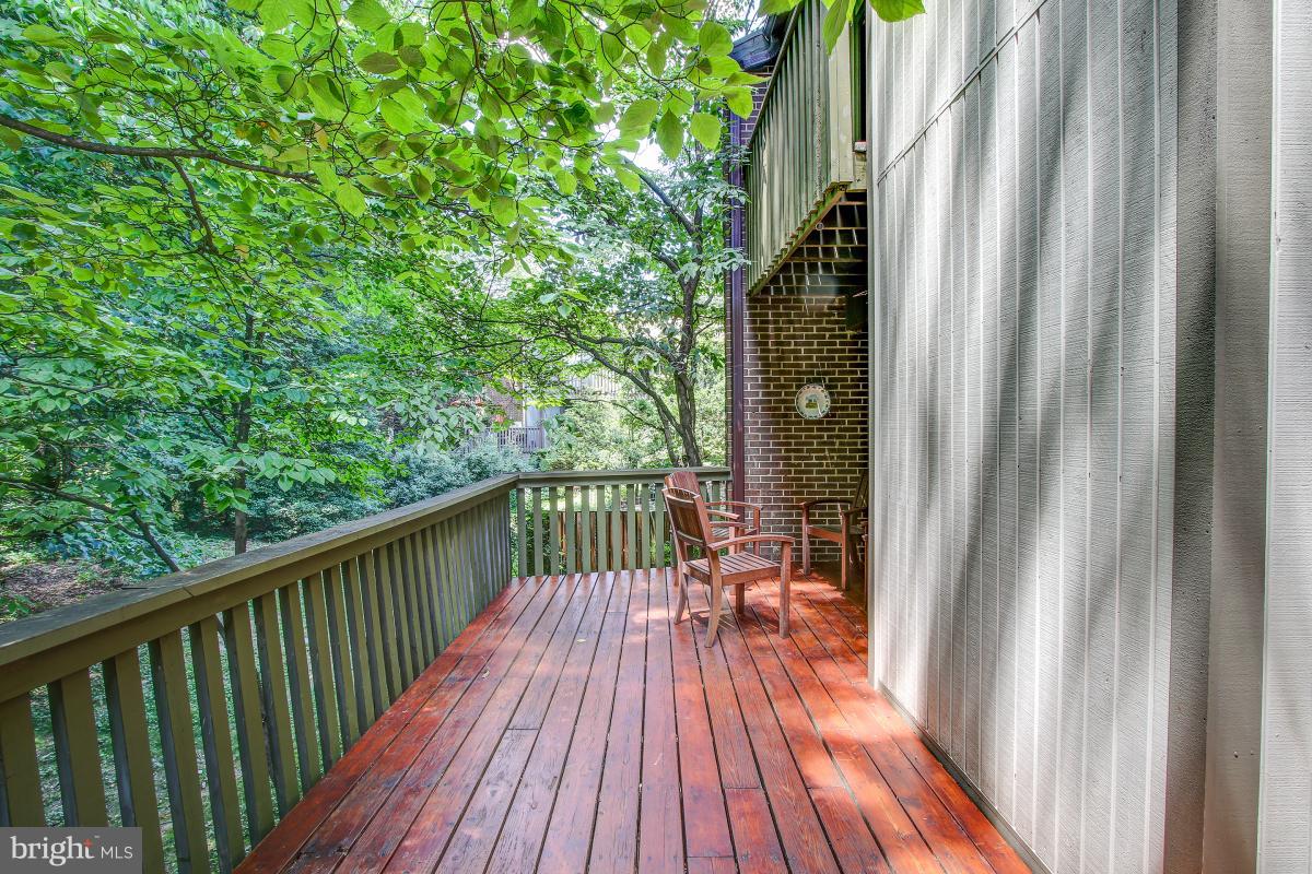 2170 Glencourse Lane Reston, VA 20191 - Photo 8 of 29 Expansive upper level Deck