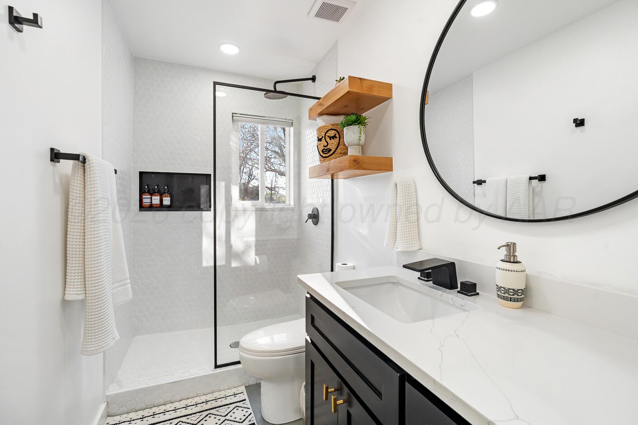 3320 Bedford Road Amarillo, TX 79106 - Photo 12 of 19 Main Bathroom