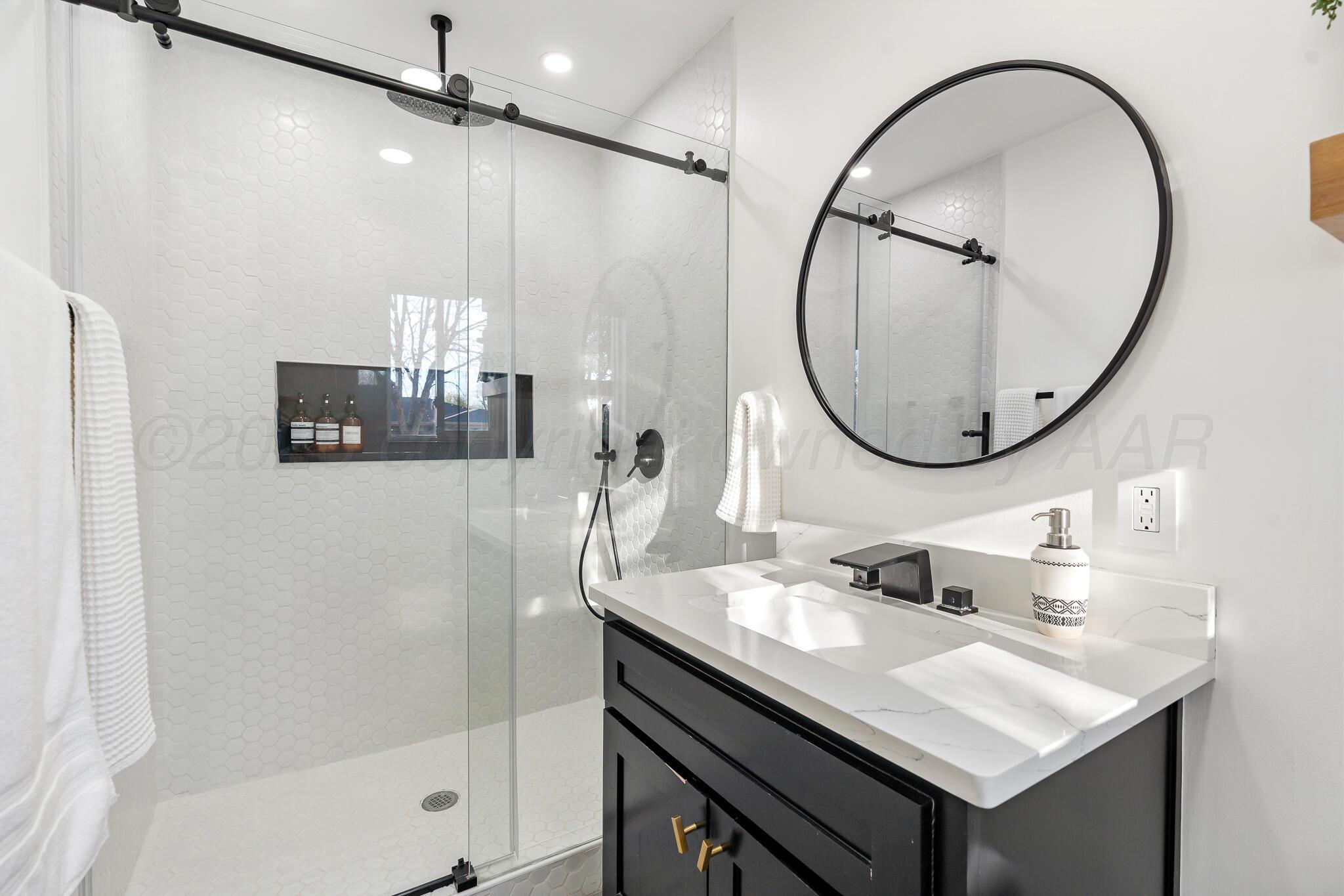 3320 Bedford Road Amarillo, TX 79106 - Photo 14 of 19 Bathroom 2