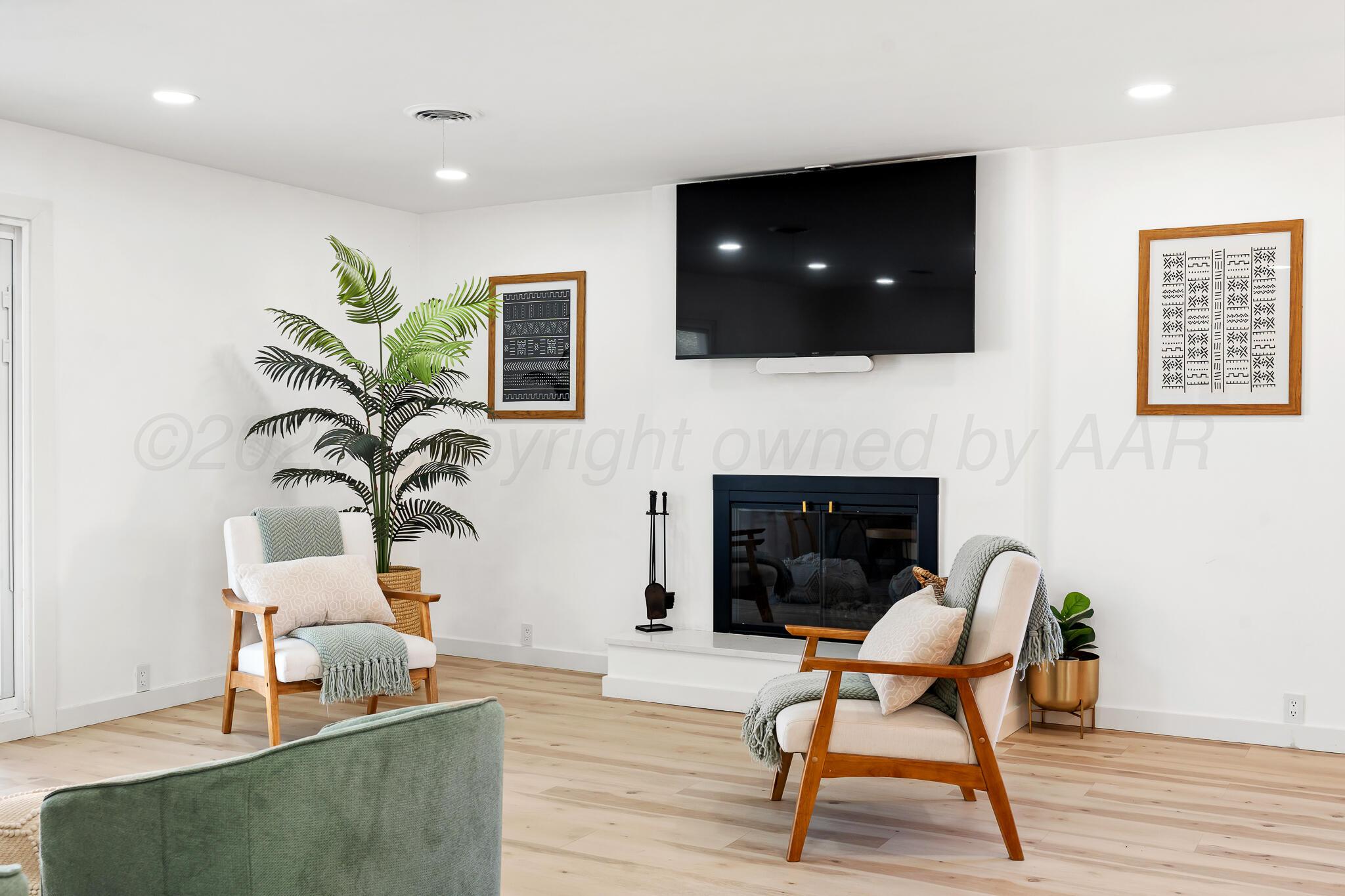 3320 Bedford Road Amarillo, TX 79106 - Photo 3 of 19 Living Area