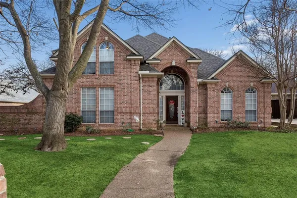 $525,000 | 1625 Oak Creek Drive, Hurst, TX 76054