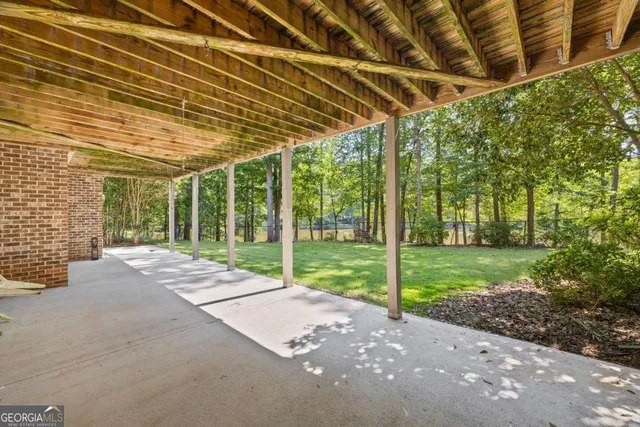 a view of a house with backyard and porch