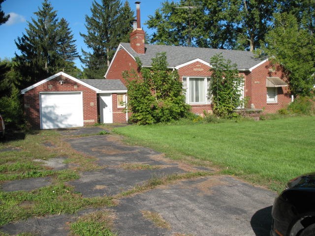 4065 North Linden Road Flint, MI 48504 - Photo 1 of 34 31394459.JPG