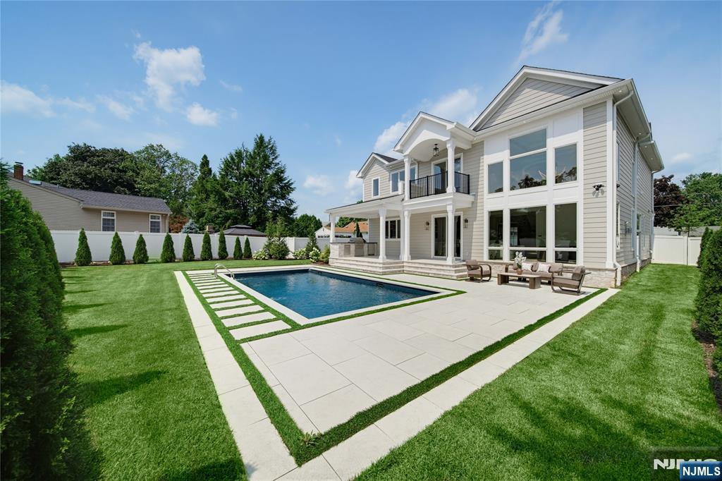92 Oliver Road Paramus, NJ 07652 - Photo 47 of 50 Gallery Image 47