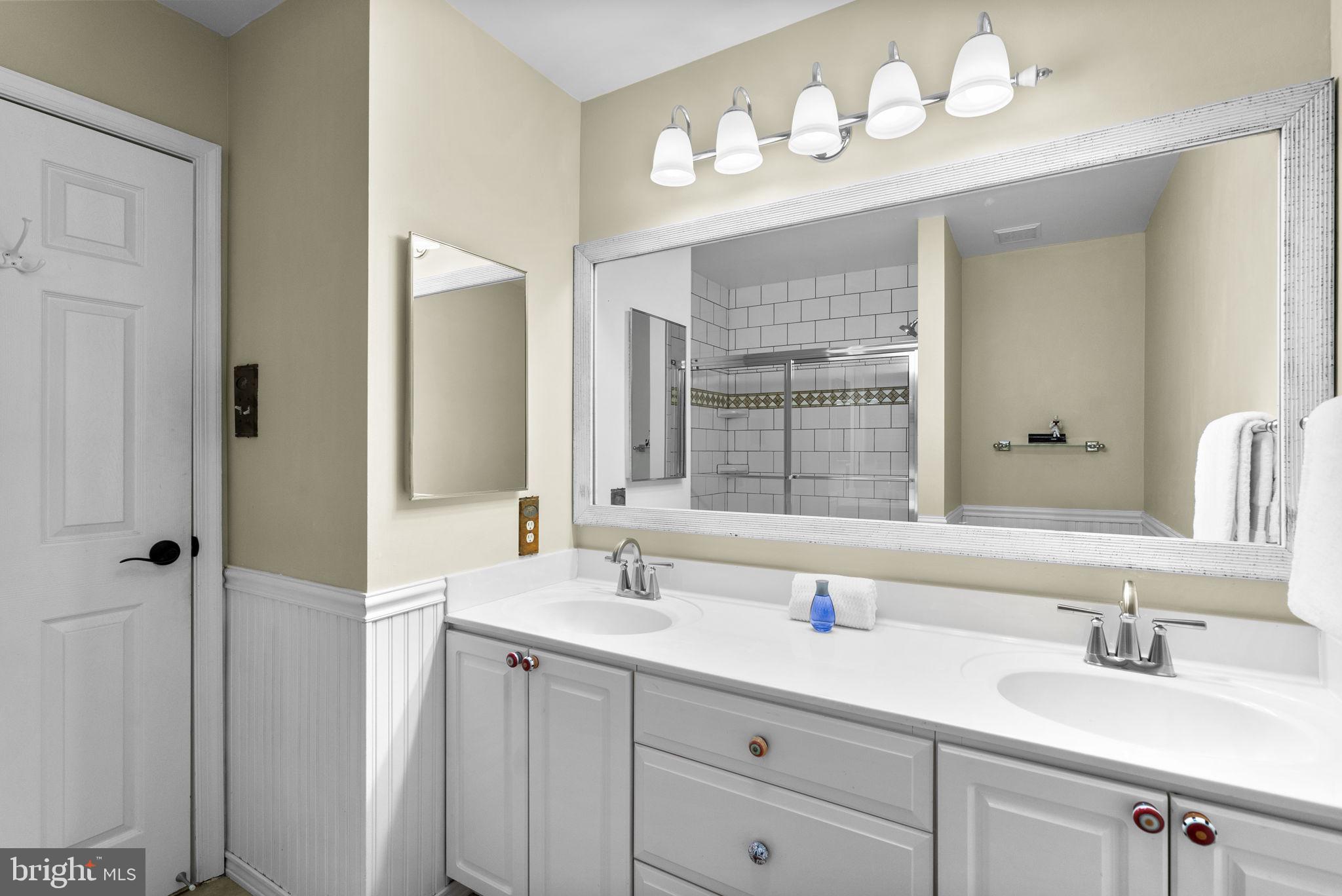6841 Caravan Court Columbia, MD 21044 - Photo 24 of 41 Secondary bathroom
