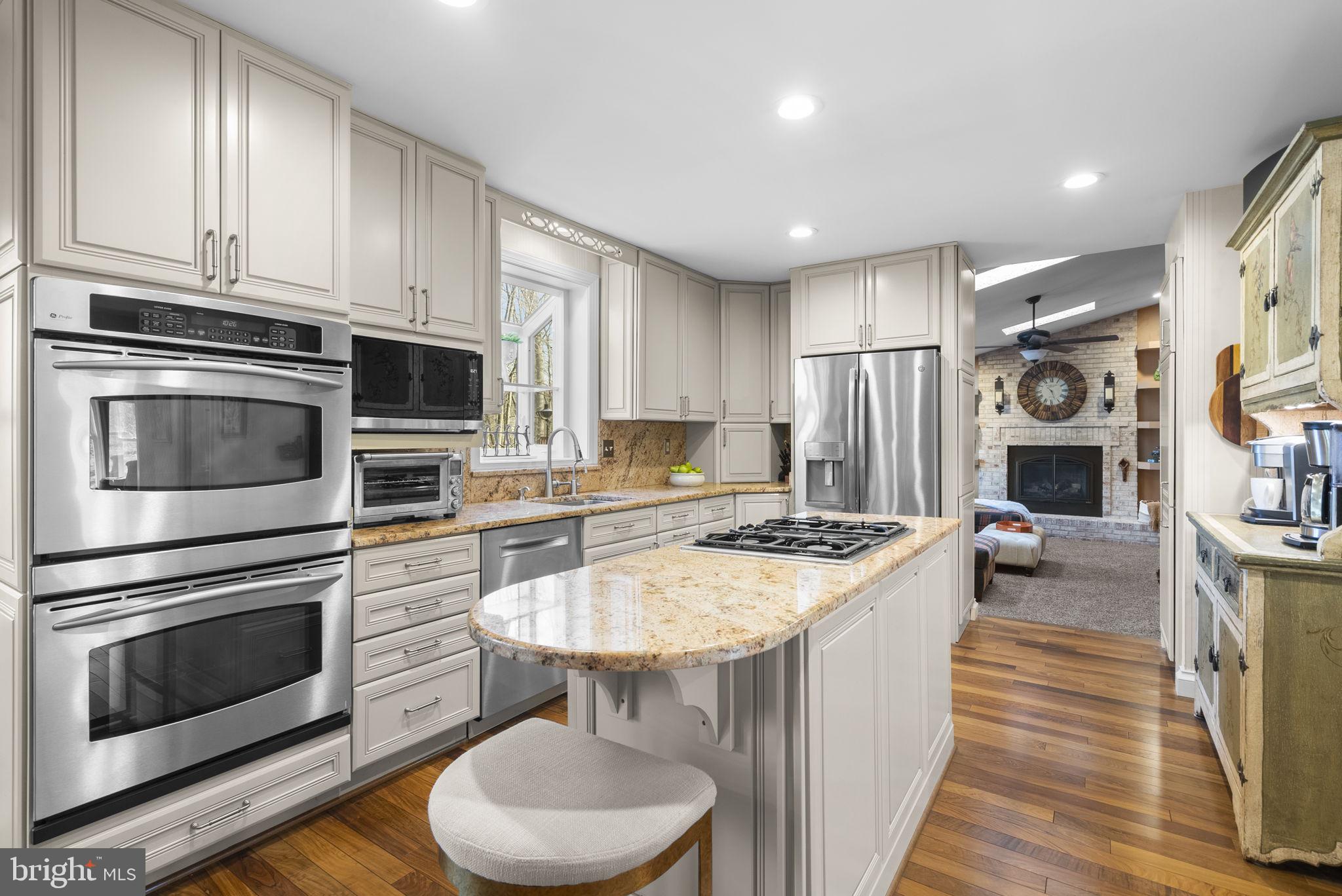 6841 Caravan Court Columbia, MD 21044 - Photo 4 of 41 Gourmet kitchen with Stainless steel appliances