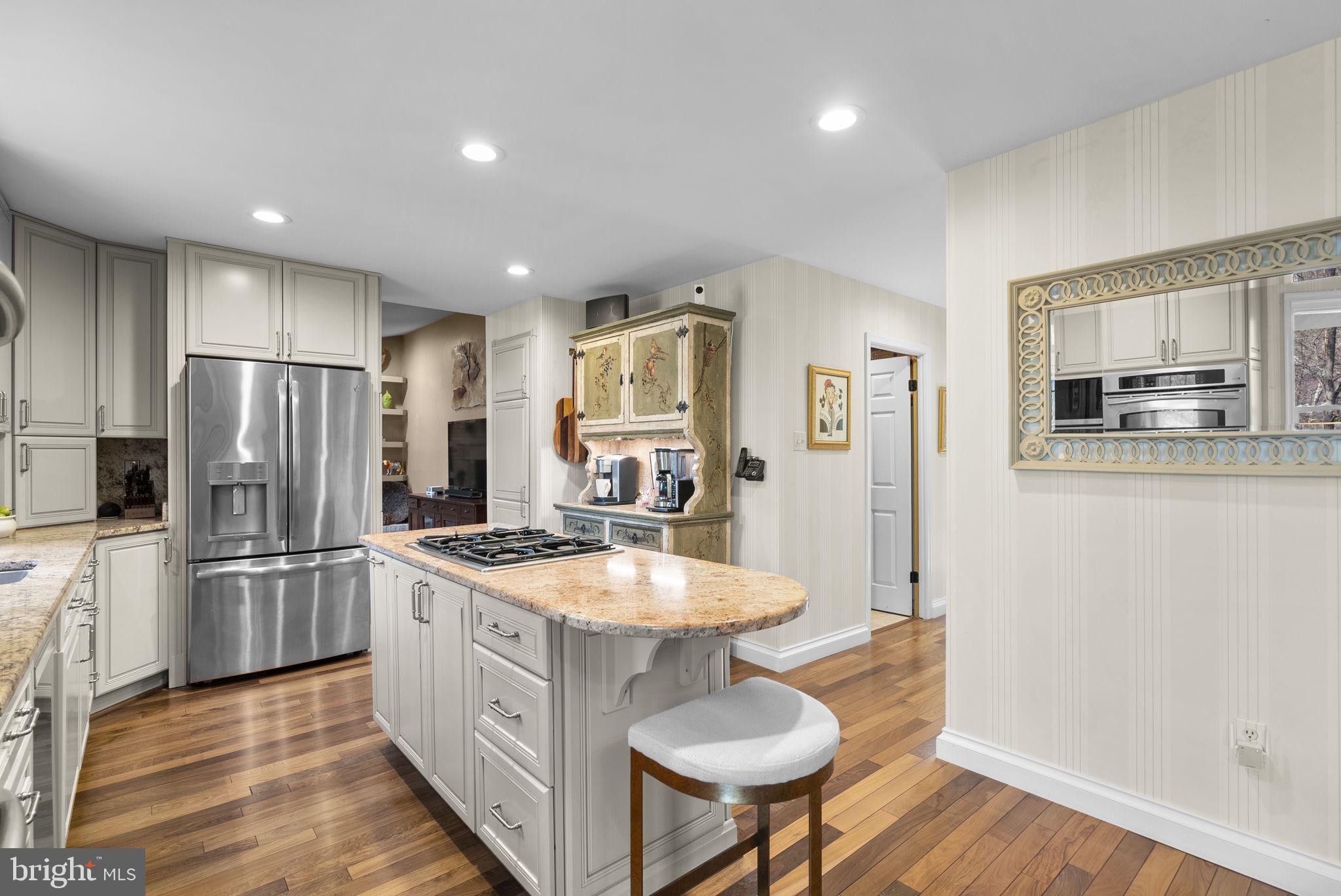 6841 Caravan Court Columbia, MD 21044 - Photo 5 of 41 Wood Cabinets and Granite Countertops