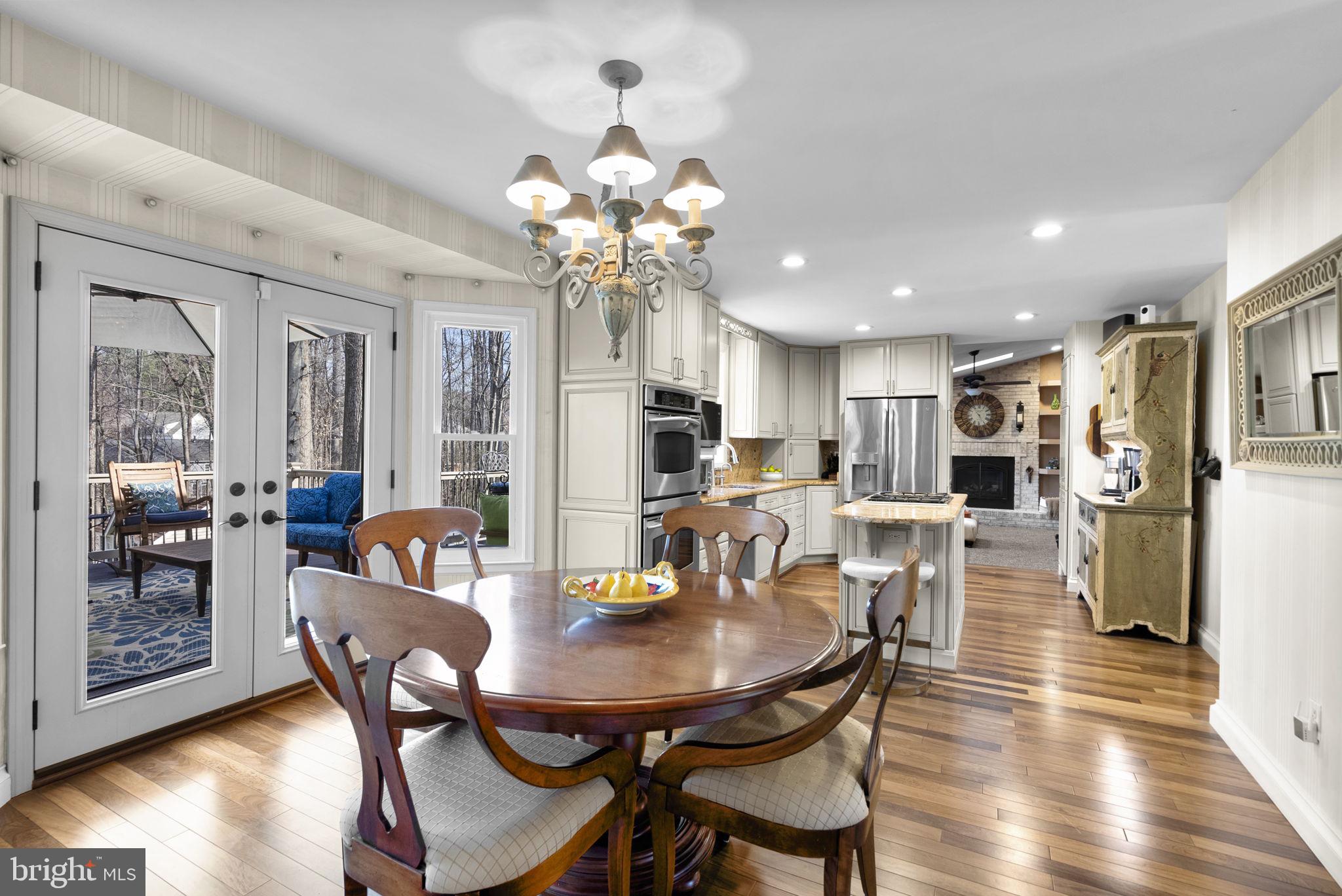 6841 Caravan Court Columbia, MD 21044 - Photo 7 of 41 Charming breakfast nook for morning coffee