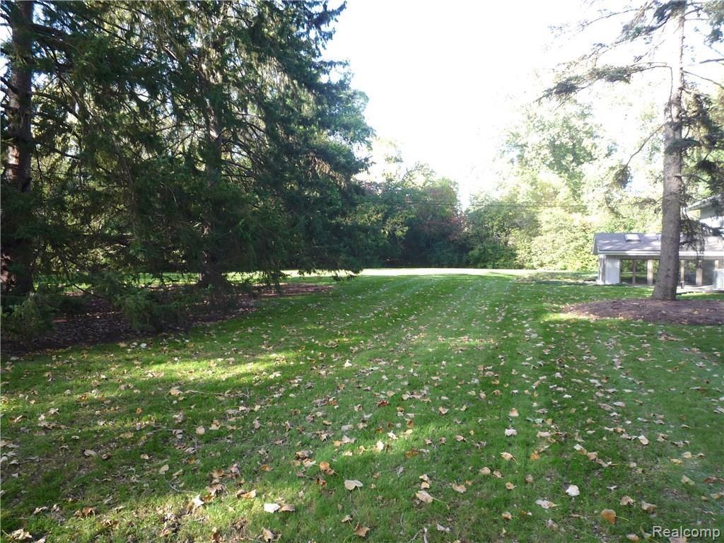 32495 Wing Lake Road Franklin, MI 48025 - Photo 25 of 30 44 Yard.jpg