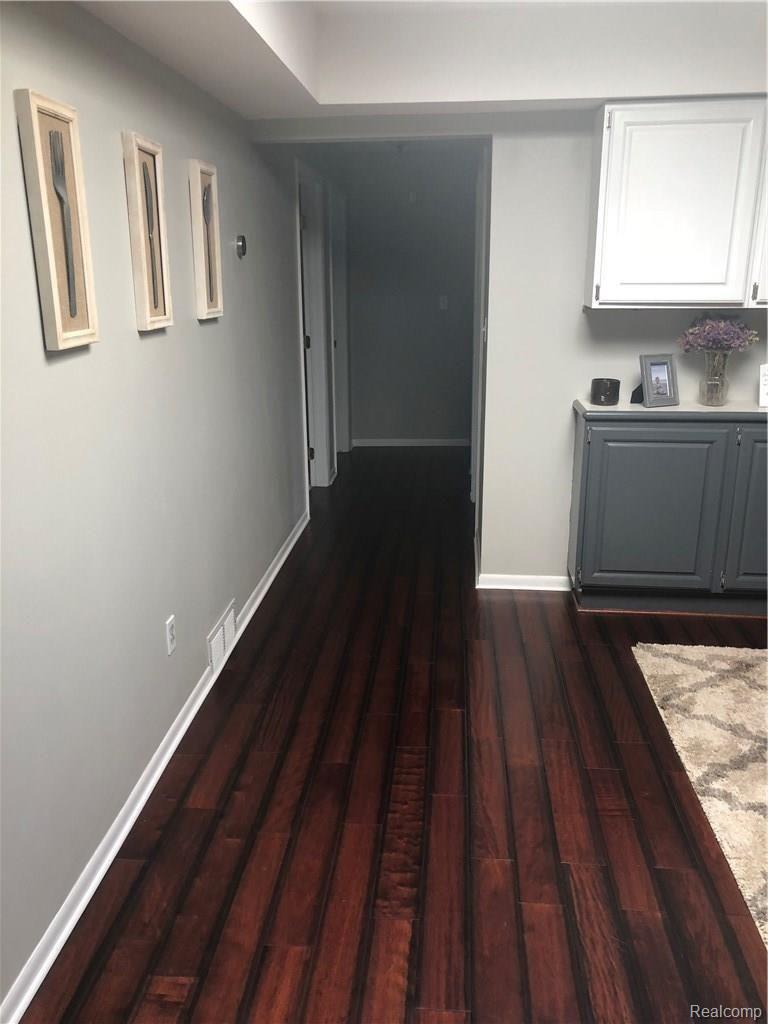 29135 King Road Romulus, MI 48174 - Photo 16 of 42 HALLWAY