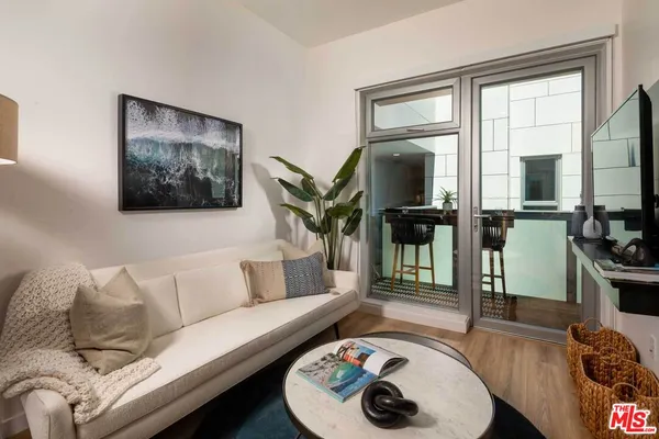 $3,499 | 3223 Wilshire Boulevard, Unit 214, Santa Monica, CA 90403