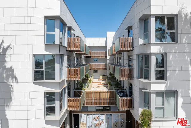 $3,499 | 3223 Wilshire Boulevard, Unit 214, Santa Monica, CA 90403