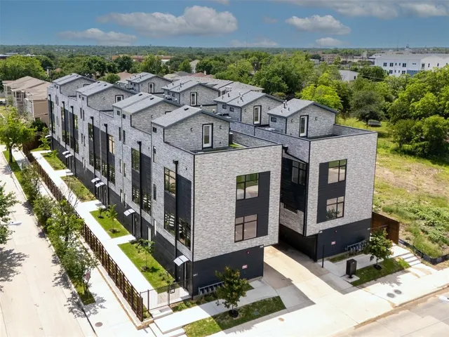 $2,750 | 430 East 8th Street, Unit 207, Dallas, TX 75203