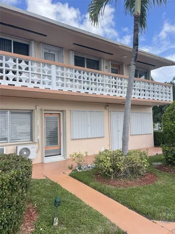 $1,400 | 815 Southwest 10th Terrace, Unit 21V, Hallandale Beach, FL 33009