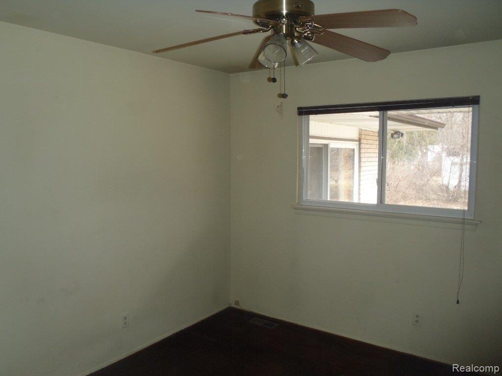 24005 Rockingham Street Southfield, MI 48033 - Photo 7 of 11 03-15-2012_HAM 167.JPG