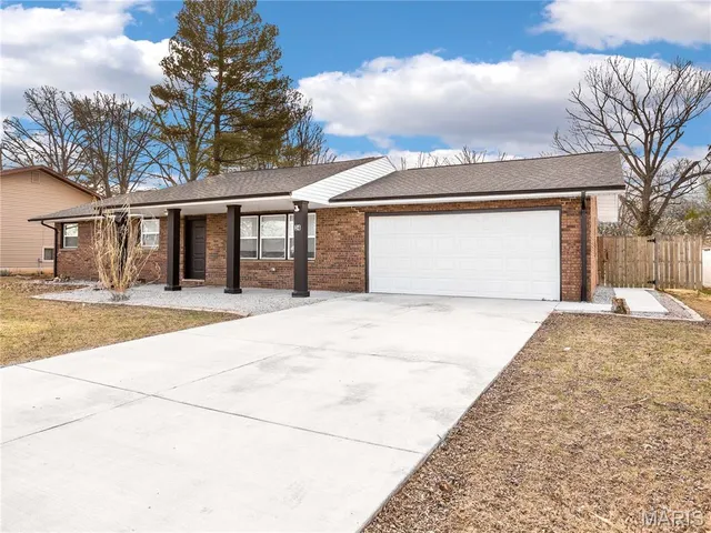 $300,000 | 34 Belair Court, Maryville, IL 62062