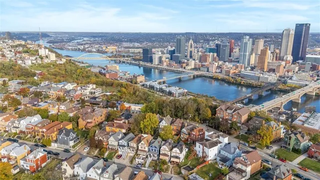 a picture of a bench in a white house
