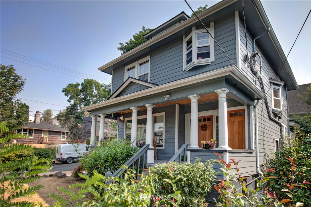 834 15th Avenue Seattle, WA 98122 - Photo 1 of 23 front view of a house with a yard