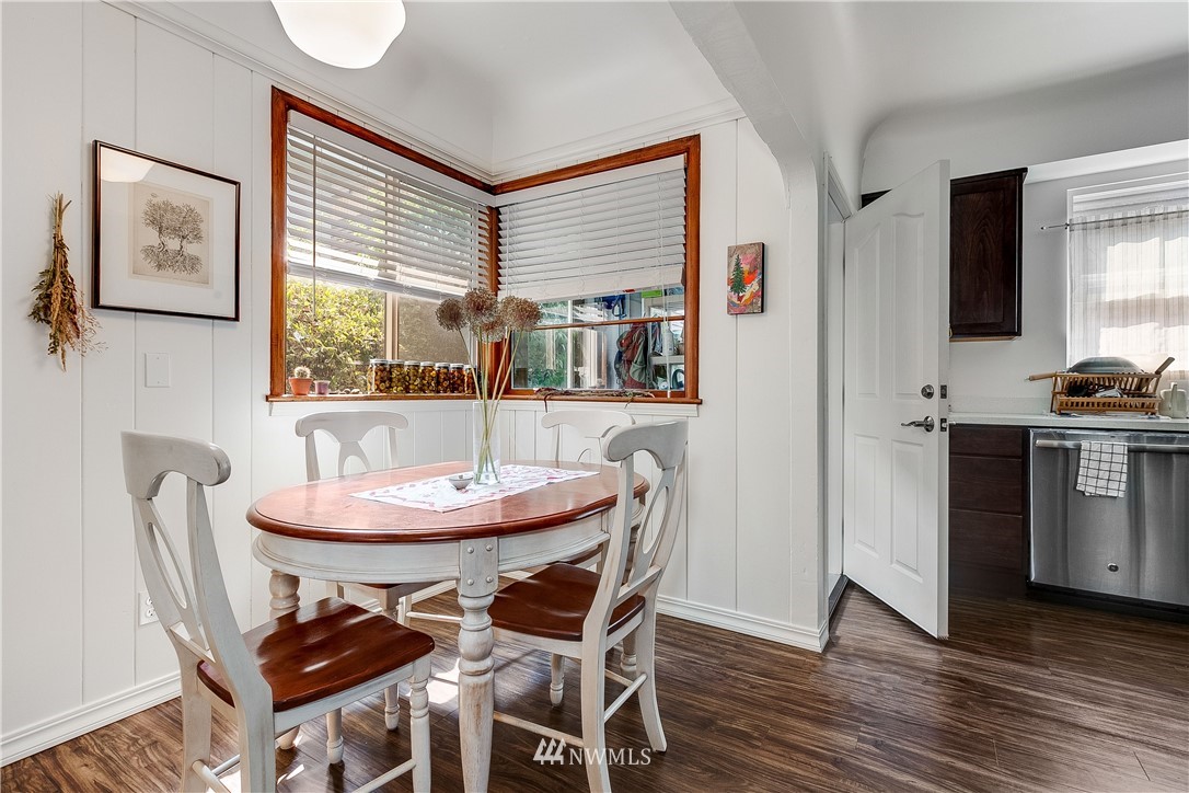 834 15th Avenue Seattle, WA 98122 - Photo 10 of 23 a dining room with furniture and window