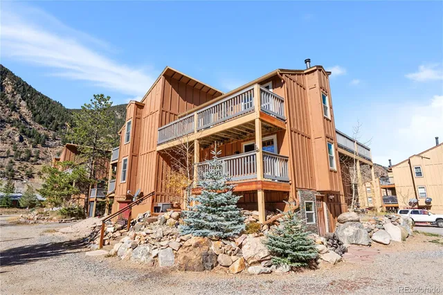 a picture of a bench in front of a wall