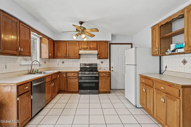 $339,900 | 8 Allyson Court, Colonie, NY 12205