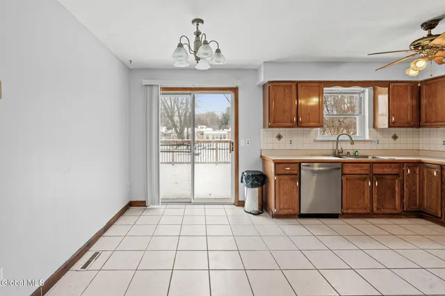 $339,900 | 8 Allyson Court, Colonie, NY 12205