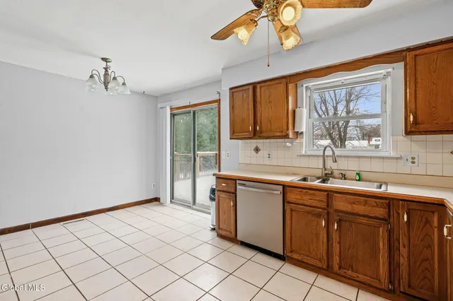 $339,900 | 8 Allyson Court, Colonie, NY 12205