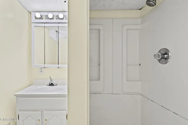 $339,900 | 8 Allyson Court, Colonie, NY 12205