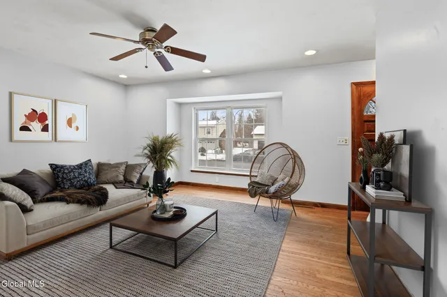 $339,900 | 8 Allyson Court, Colonie, NY 12205