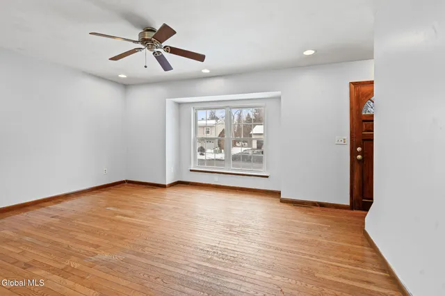 $339,900 | 8 Allyson Court, Colonie, NY 12205