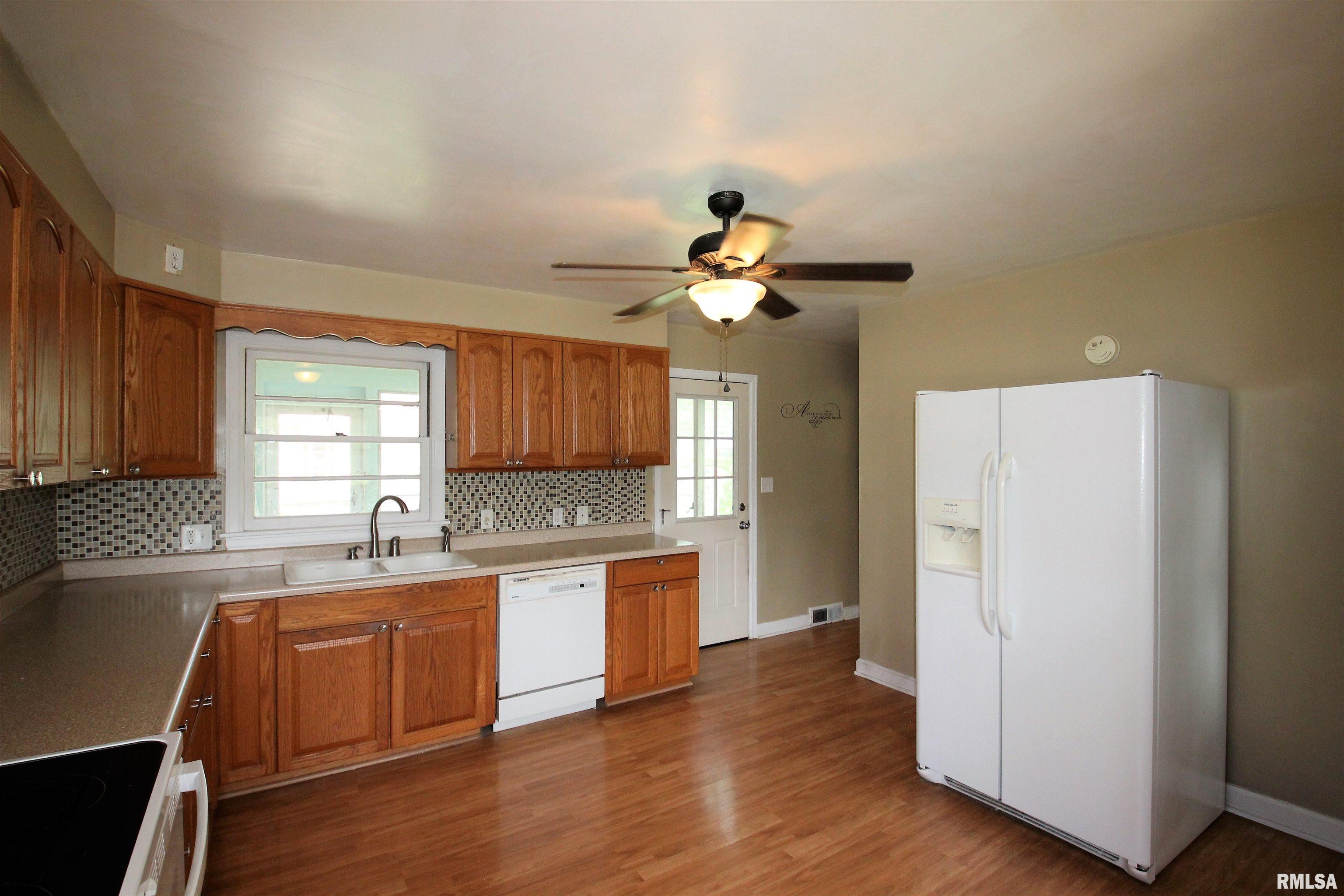 2103 28th Street Rock Island, IL 61201 - Photo 11 of 30