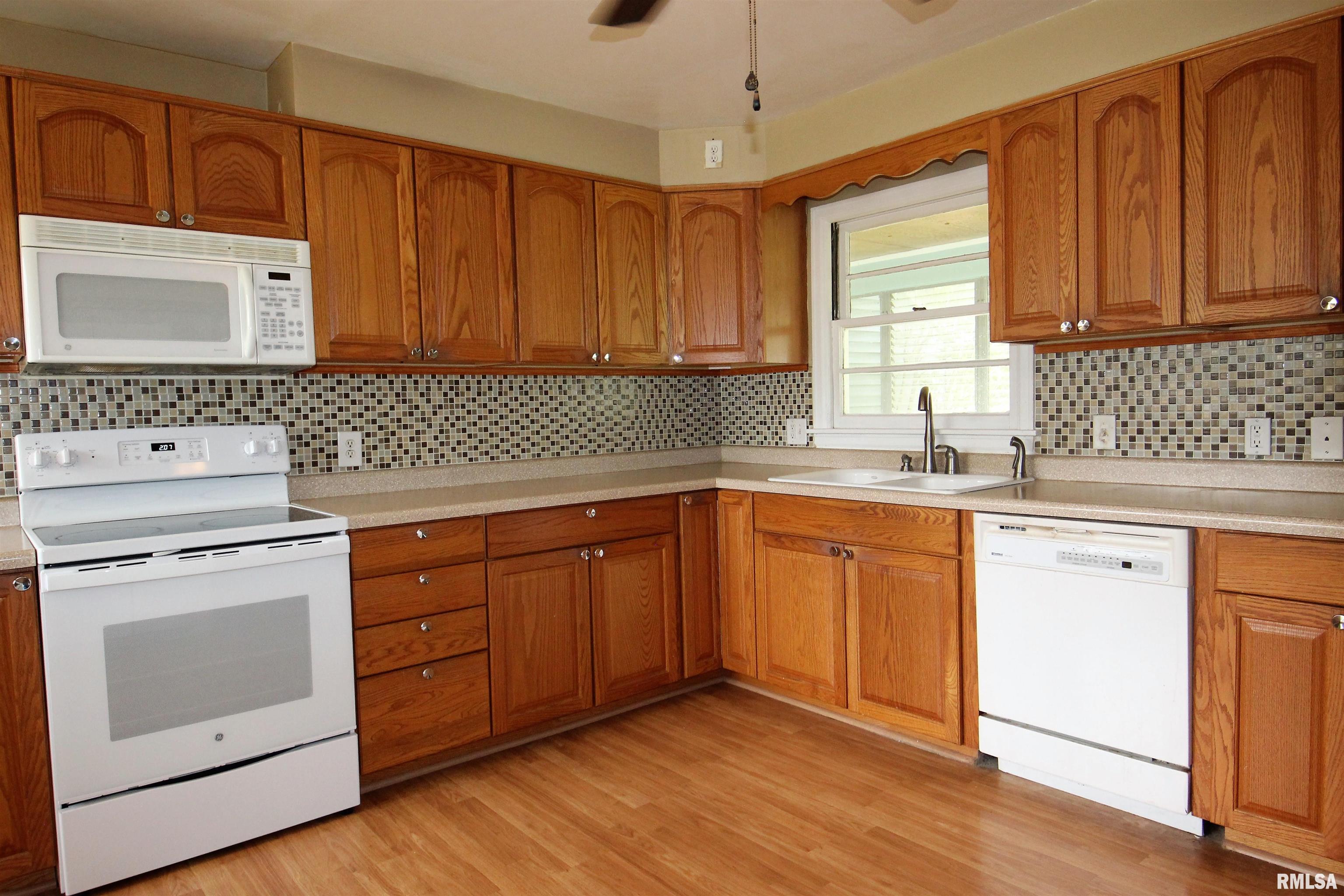 2103 28th Street Rock Island, IL 61201 - Photo 8 of 30